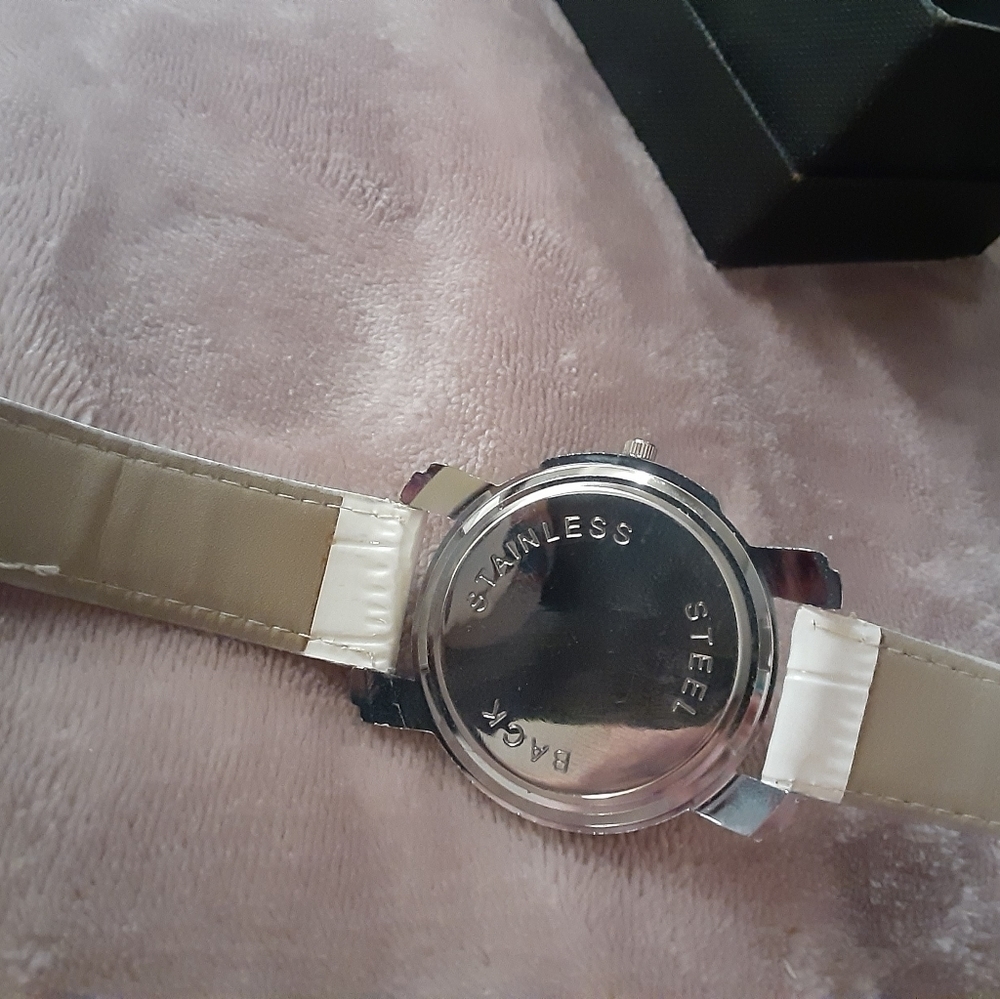 Fashion Watch - Picture 6 of 7